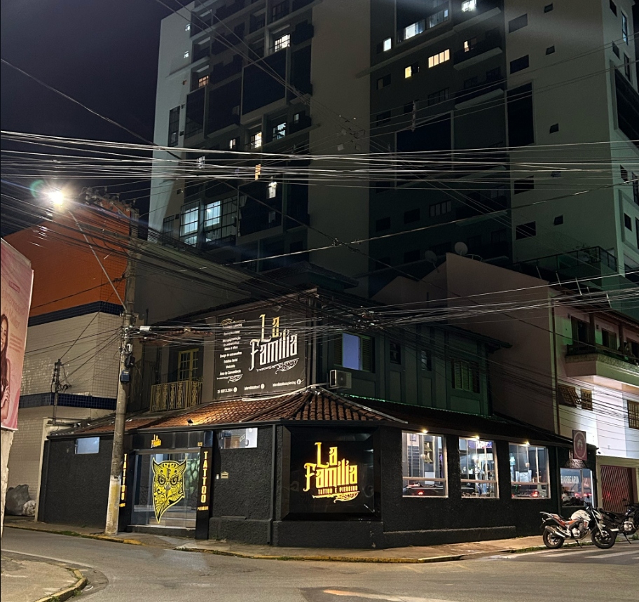 Fachada La Familia Tattoo